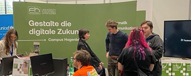 Exhibiting the game within the FH Hagenberg booth at the Vienna Comic Con