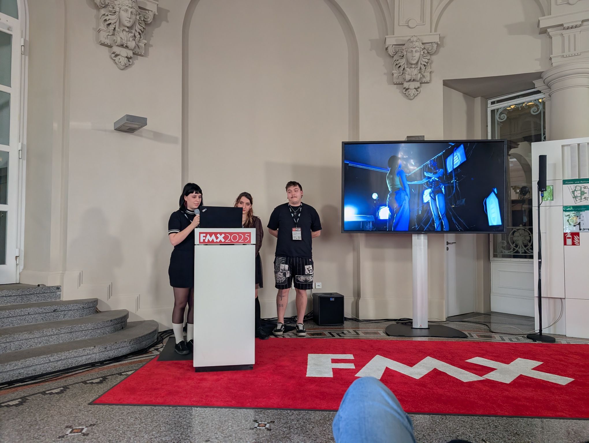 Presenting the installation at the Film & Media Exchange in Stuttgart in a 7 minute talk